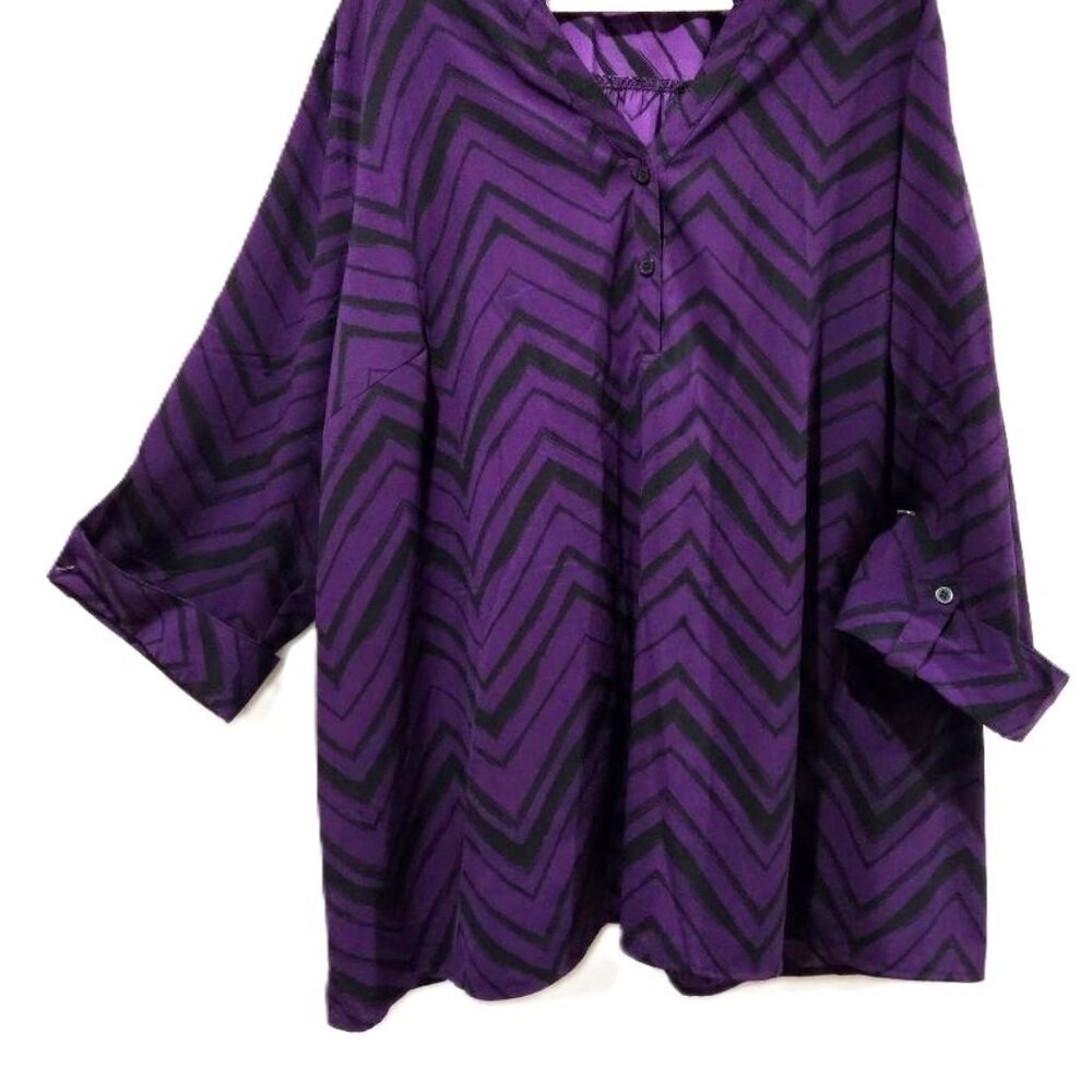 ESSENTIALS PURPLE BLACK ZIG ZAG CHEVRON V-NECK TAB SLEEVE TUNIC BLOUSE 4X – 5X - Picture 2 of 9